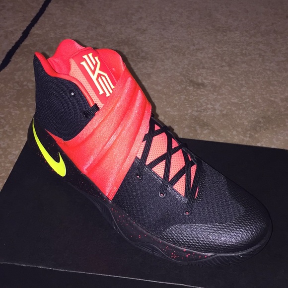 kyrie 2s black